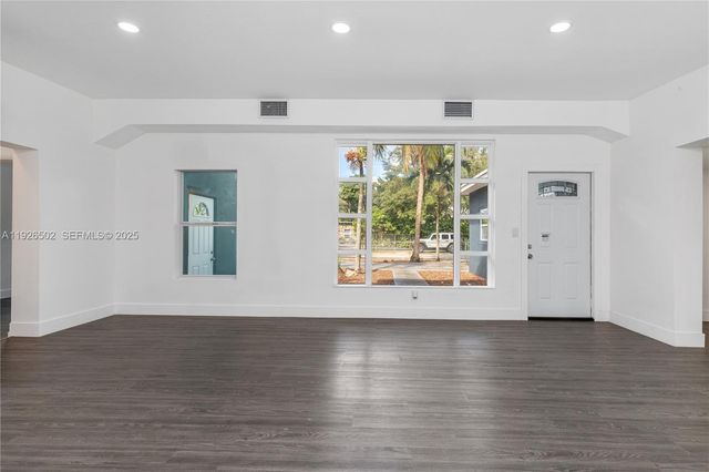 434 NW 110th St, Miami, FL 33168