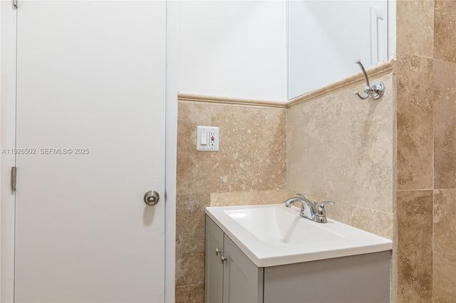 434 NW 110th St, Miami, FL 33168