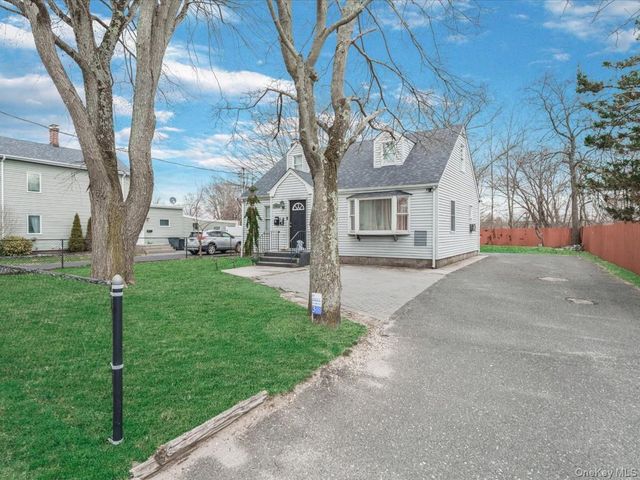 53 River Avenue, Patchogue, NY 11772