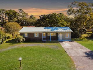 1682 Pickens St., Georgetown, SC 29440