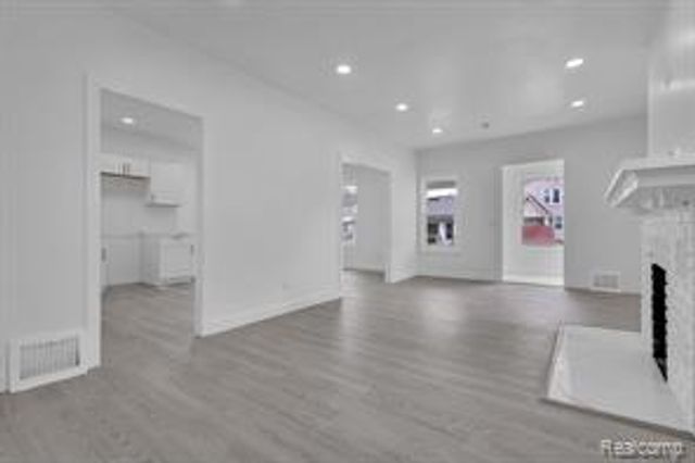 9158 Steel Street, Detroit, MI 48228