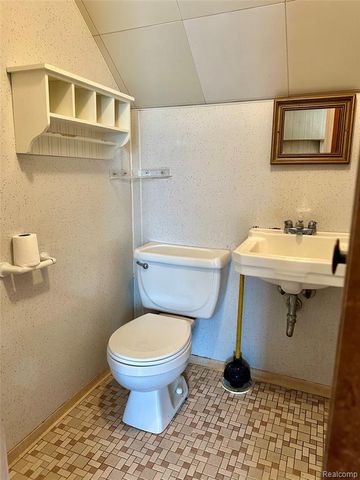 711 Lochhead Avenue, Flint, MI 48507
