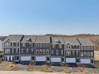 173 Sweetwater Dr, Moon/crescent Twp, PA 15108