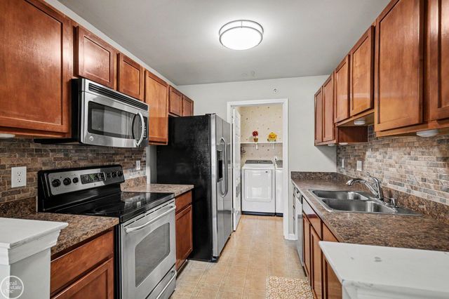 52164 Naugatuck Drive, Macomb, MI 48042