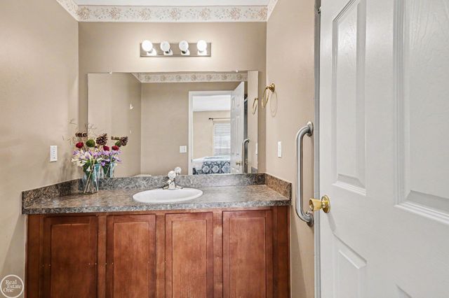 52164 Naugatuck Drive, Macomb, MI 48042