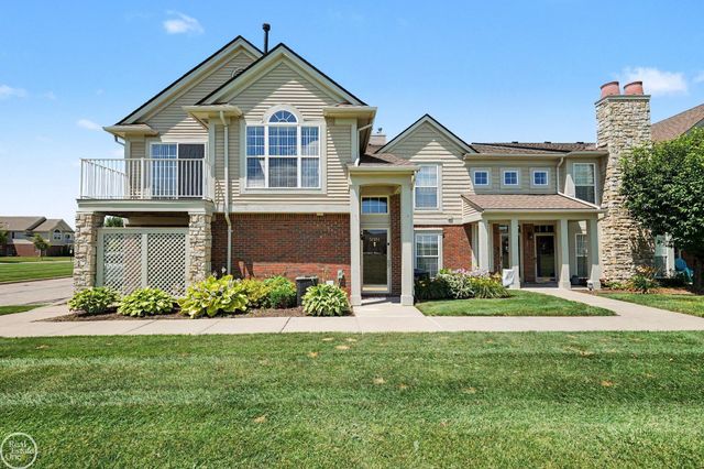 52164 Naugatuck Drive, Macomb, MI 48042