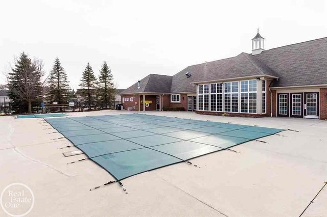 52164 Naugatuck Drive, Macomb, MI 48042