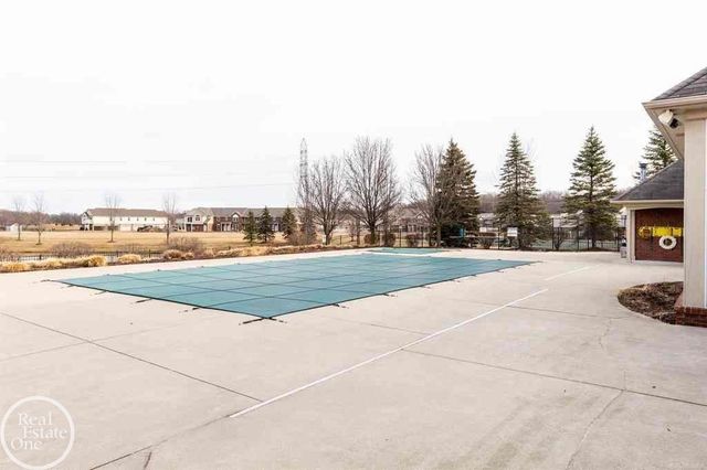 52164 Naugatuck Drive, Macomb, MI 48042