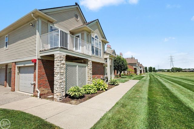 52164 Naugatuck Drive, Macomb, MI 48042