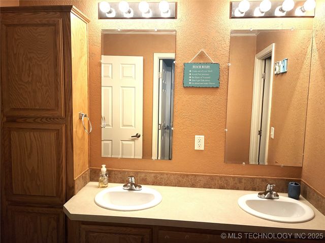 4329 Sun Rise Drive, Kingston, OK 73439