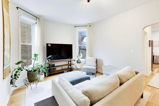 3009 W Belden Avenue, Chicago, IL 60647