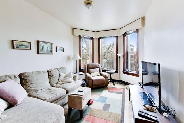 3009 W Belden Avenue, Chicago, IL 60647