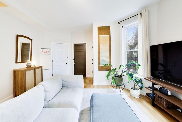 3009 W Belden Avenue, Chicago, IL 60647