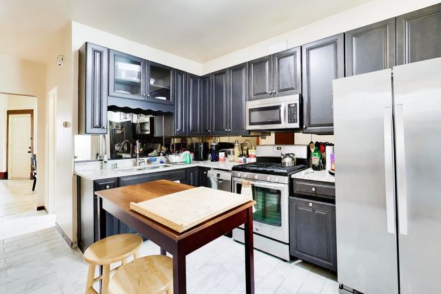 3009 W Belden Avenue, Chicago, IL 60647