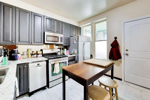 3009 W Belden Avenue, Chicago, IL 60647