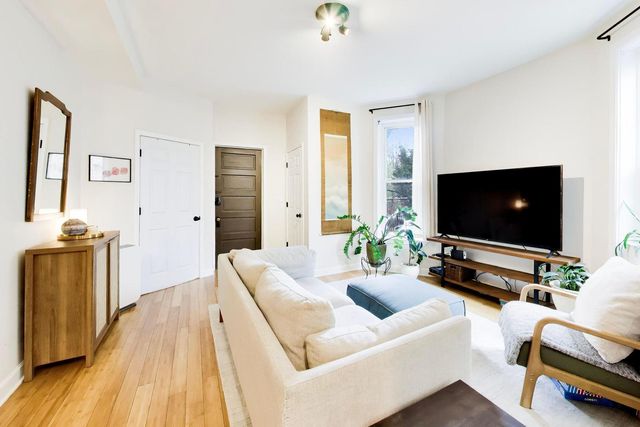 3009 W Belden Avenue, Chicago, IL 60647