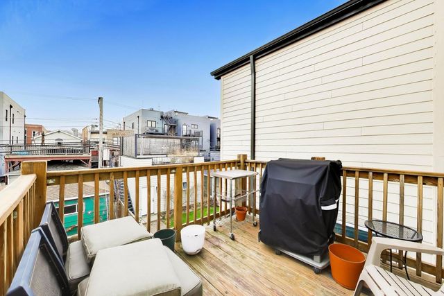 3009 W Belden Avenue, Chicago, IL 60647