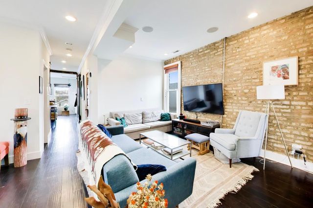 3009 W Belden Avenue, Chicago, IL 60647