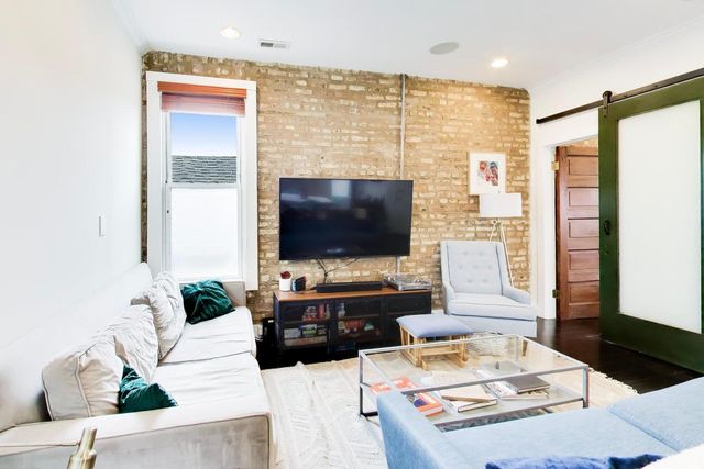 3009 W Belden Avenue, Chicago, IL 60647