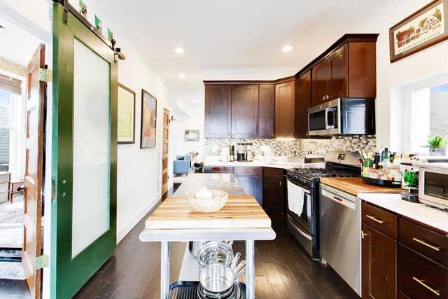 3009 W Belden Avenue, Chicago, IL 60647