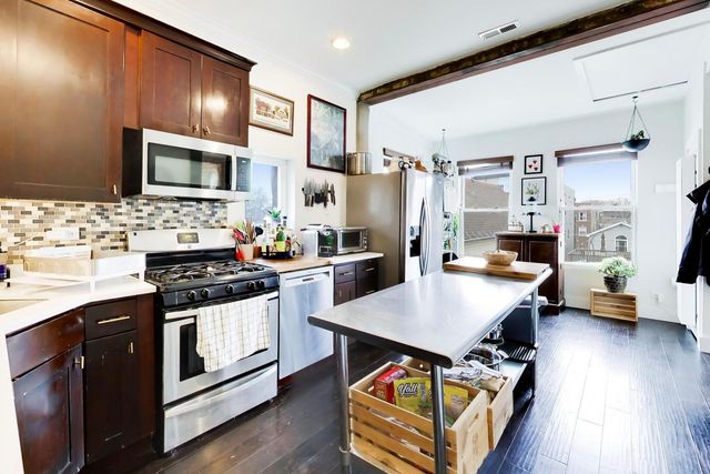 3009 W Belden Avenue, Chicago, IL 60647