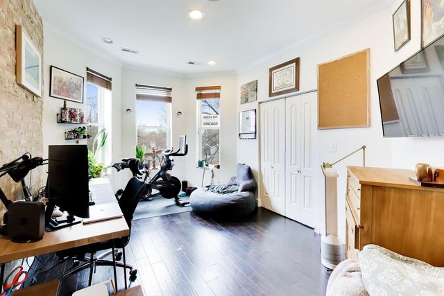 3009 W Belden Avenue, Chicago, IL 60647