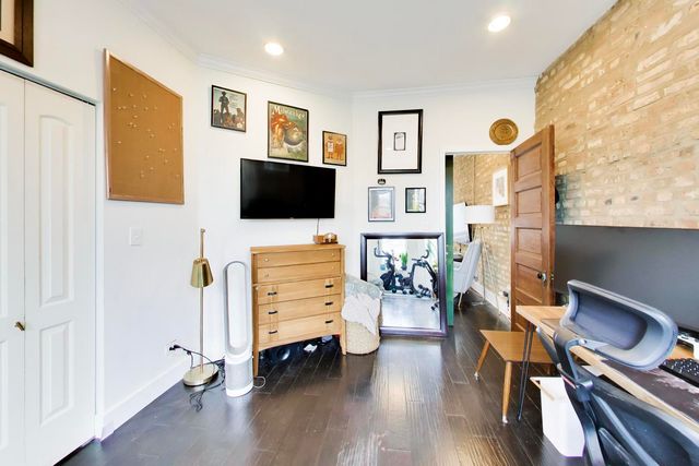 3009 W Belden Avenue, Chicago, IL 60647