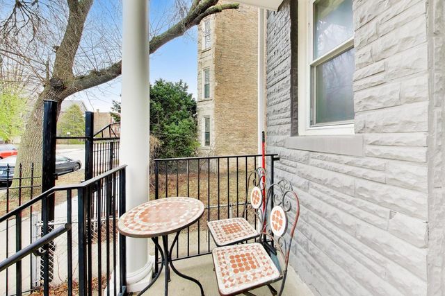 3009 W Belden Avenue, Chicago, IL 60647