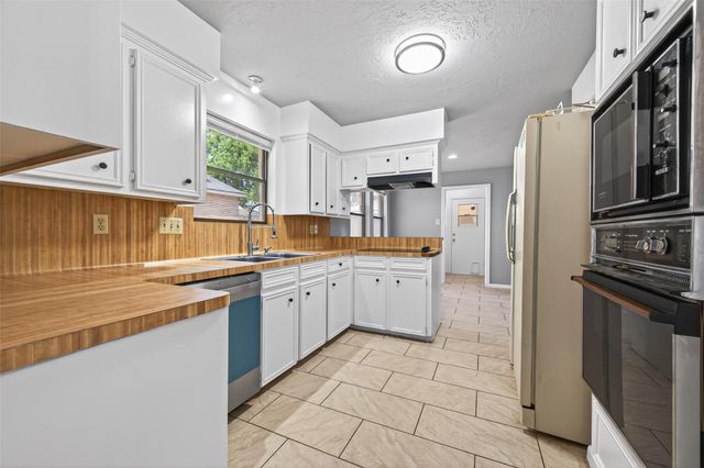 14934 Camino Rancho Drive, Houston, TX 77083