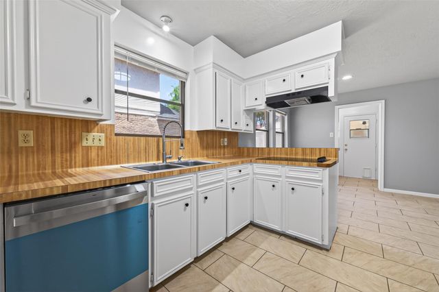 14934 Camino Rancho Drive, Houston, TX 77083
