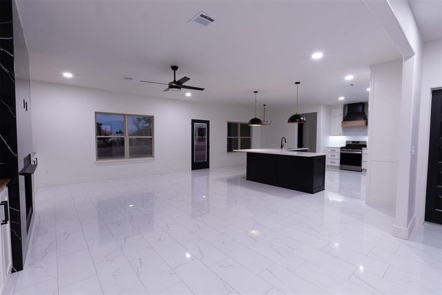 4348 Raymond Lane, Guthrie, OK 73044