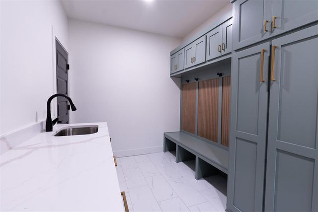 4348 Raymond Lane, Guthrie, OK 73044