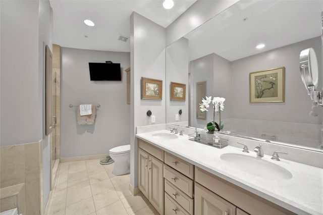 2211 Briarglen Drive 708, Houston, TX 77027