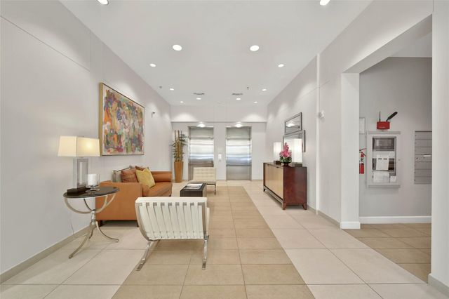 2211 Briarglen Drive 708, Houston, TX 77027