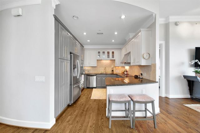 2211 Briarglen Drive 708, Houston, TX 77027