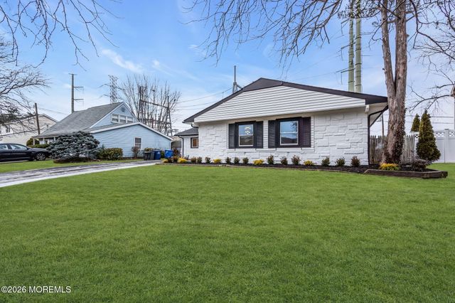 67 Garland Lane, Willingboro, NJ 08046