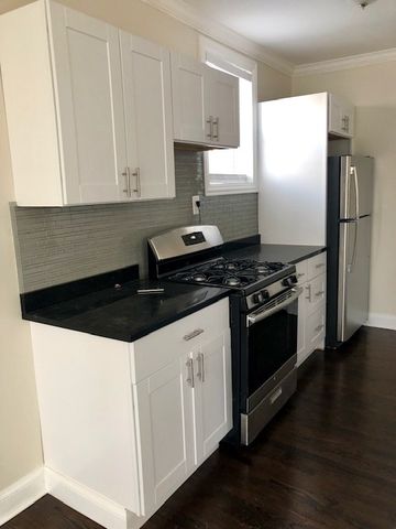 3839 N Greenview Avenue 3W, Chicago, IL 60613