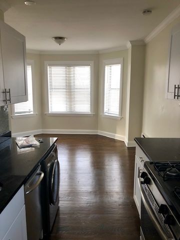 3839 N Greenview Avenue 3W, Chicago, IL 60613