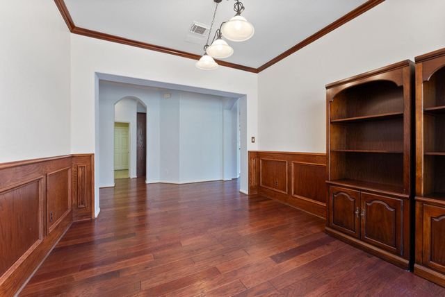 31 N Warbler Bend Circle, The Woodlands, TX 77382