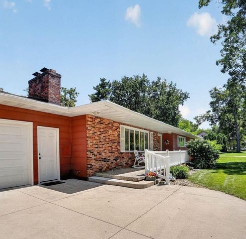 2626 Neola Street, Cedar Falls, IA 50613