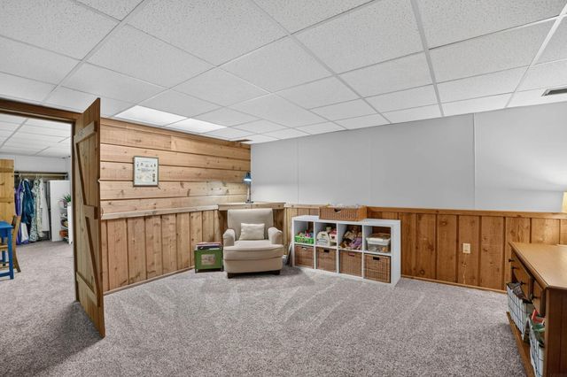 2626 Neola Street, Cedar Falls, IA 50613