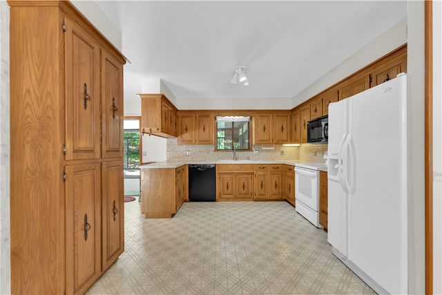 30 Basildon Drive, Bella Vista, AR 72715