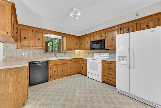 30 Basildon Drive, Bella Vista, AR 72715