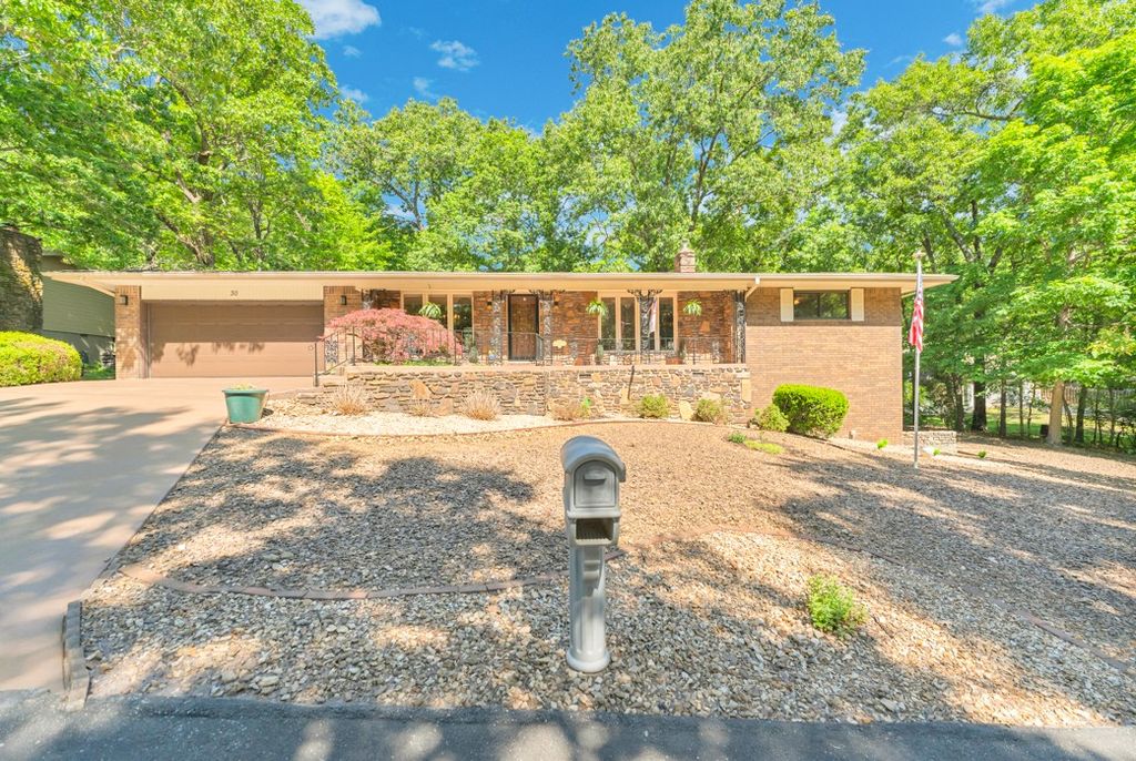30 Basildon Drive, Bella Vista, AR 72715