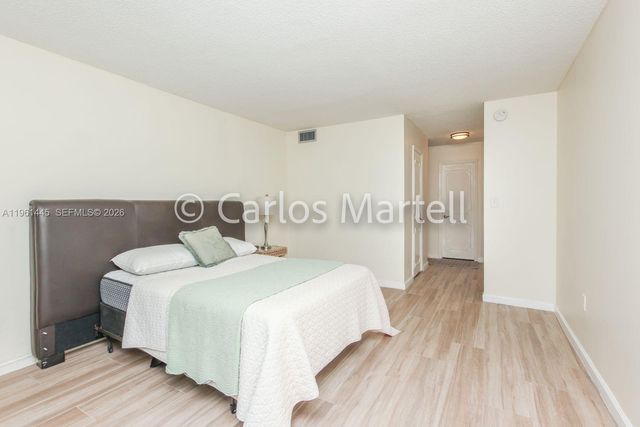 2750 NE 183rd St 512, Aventura, FL 33160