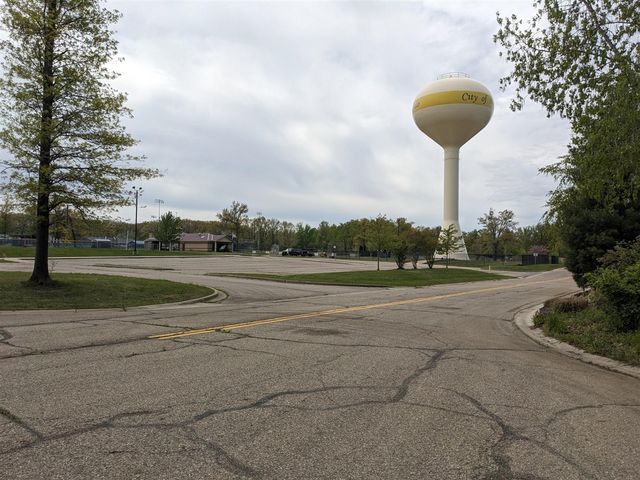 816 E Indiana Street, New Buffalo, MI 49117