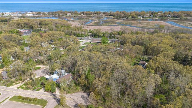816 E Indiana Street, New Buffalo, MI 49117