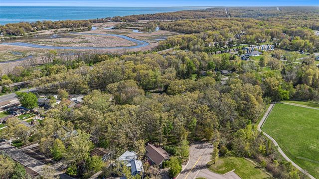 816 E Indiana Street, New Buffalo, MI 49117