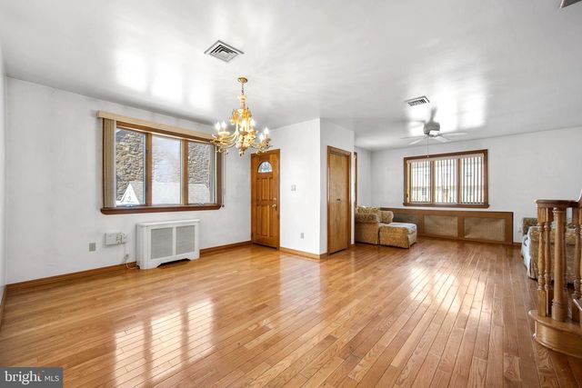 8303 ALGON AVE, Philadelphia, PA 19152
