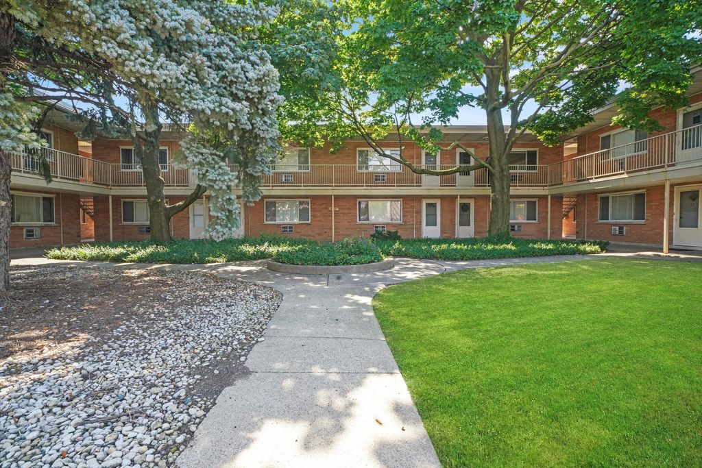 4211 W 95th Street 2C, Oak Lawn, IL 60453